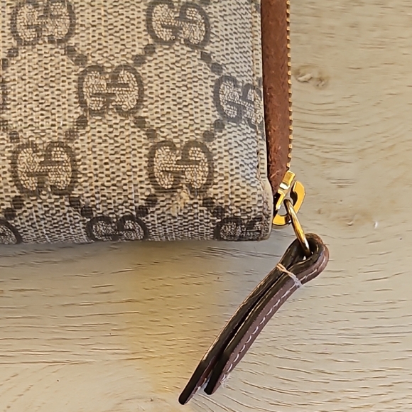 Gucci Beige Monogram Wallet - Picture 7 of 11